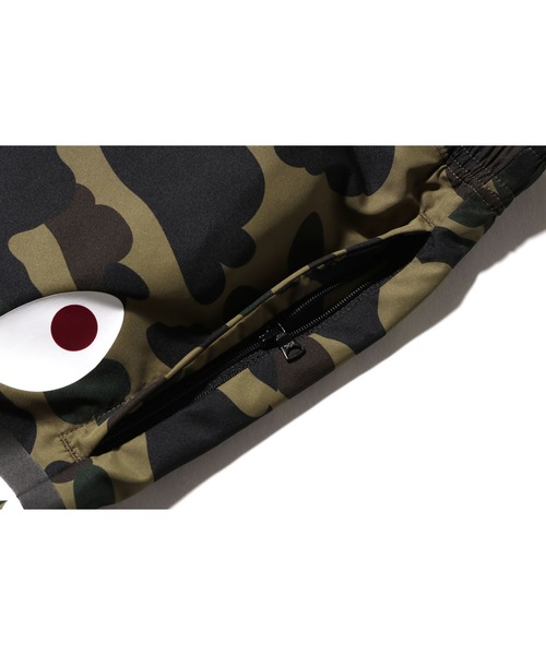A BATHING APE パンツ 1ST CAMO SIDE SHARK BEACH SHORTS M メンズ 