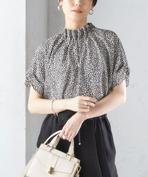 美品 SHIPS 〈手洗い可能〉ネックギャザードットプリントブラウス ブラック SHIPS（シップス）の「〈手洗い可能〉ネックギャザードット