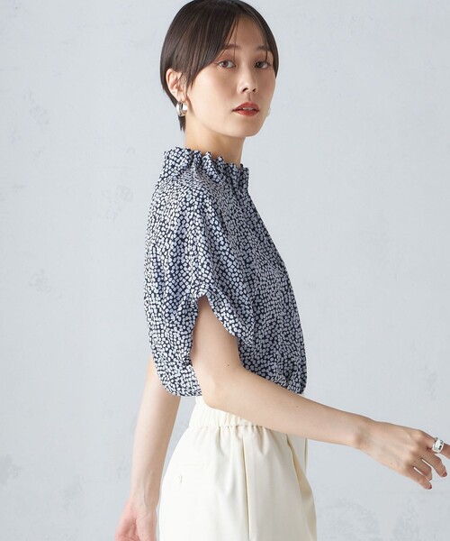 goa レディース　長袖Tシャツ　フェザーネックレスプリント ゴールド)ドレスにもTシャツにも合う3連煌めきネックレス – ONE