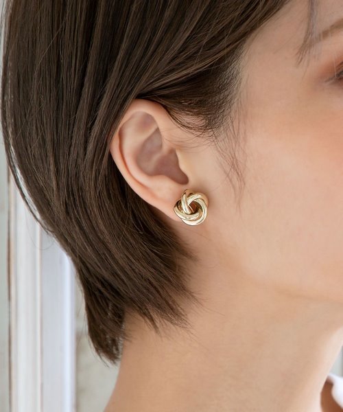 500円引きクーポン イヤリング ノットイヤリング Karolinemedeiros Com Br
