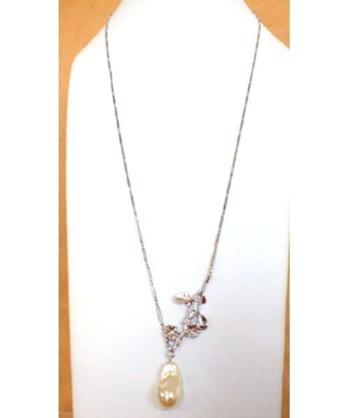 【未使用品】パール フラワーモチーフ ネックレス AVALON ネックレス フラワーモチーフ×ポイントパールネックレス