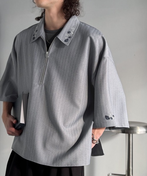 お値下げしました。自由区32サイズ　袖に刺繍シャツジャケット　新品札付き Classical Origin 七分袖 シャツ 「高見え確定。」刺繍デザインジップ