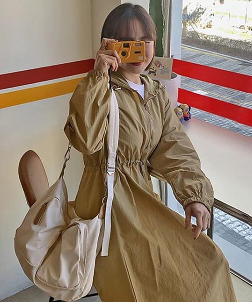 極美品✨ルネ フード付きワンピース フロントジップ カメリア フリル 黒 38L 極美品✨ルネ フード付きワンピース フロントジップ カメリア