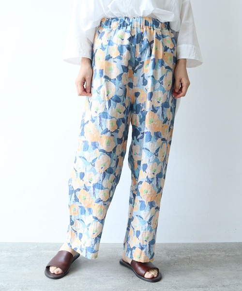 yuni 花柄カジュアルパンツ yuni 花柄カジュアルパンツ yuni（ユニ ）の「花刺繍パンツ