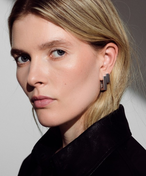 【男女兼用】Tom Woodトムウッドスクエアフープススモールピアス TOM WOOD ピアス 「TOMWOOD」Square Hoops Small シルバー