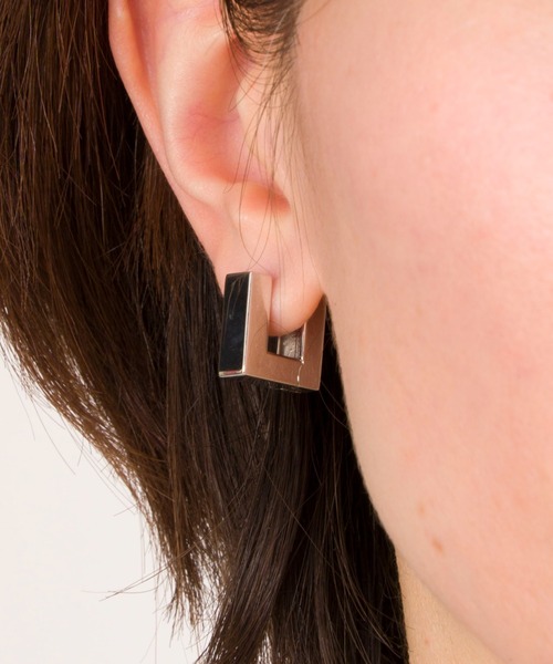 【男女兼用】Tom Woodトムウッドスクエアフープススモールピアス TOM WOOD ピアス 「TOMWOOD」Square Hoops Small シルバー