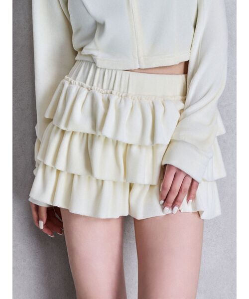 glowny アイボリー フリルショートパンツ GYDA（ジェイダ） パンツ Velourフリルショートパンツ レディース