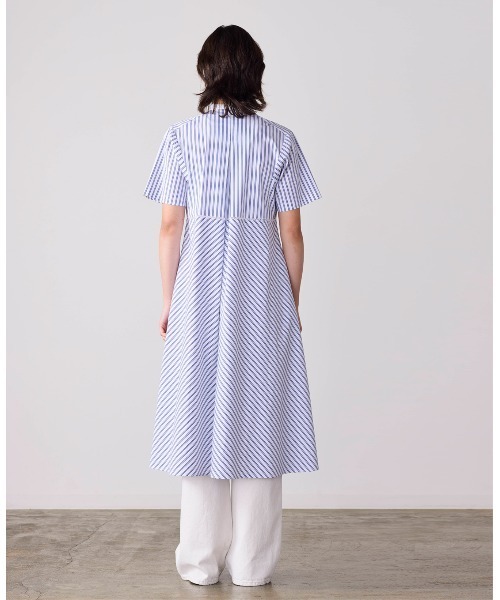 シャツワンピース pin tuck bosom embroidery one-pieceの画像