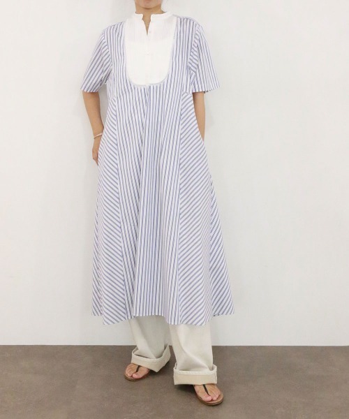 シャツワンピース pin tuck bosom embroidery one-pieceの画像