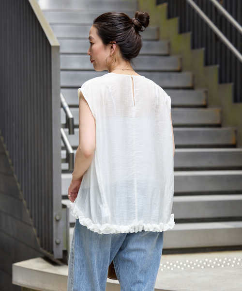ブラウス シャツ 「WEB限定」手洗い可 / ラウンドフリルスリーブレスブラウス レディースの画像