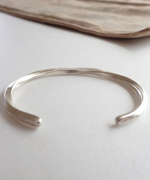 MANANAS（マナナス） バングル 」マナナス/Twisted Bangle レディース