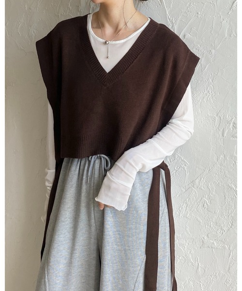 インザライズ ウエストリボン付きニットベスト（アイボリー・ブラック） インザライズ ウエストリボン付きニットベスト（アイボリー・ブラック）