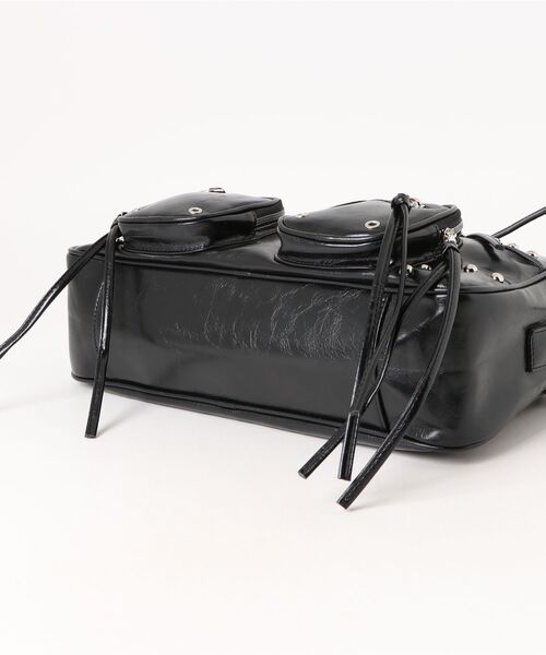 ショルダーバッグ バッグ スタッズ使いレザーライクボストンバッグ