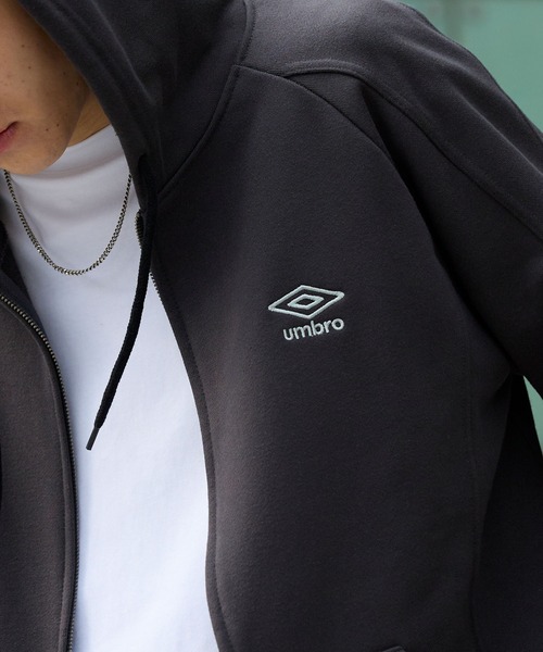 umbro（アンブロ） パーカー 別注 ワンポイントロゴ刺繍 ドロスト
