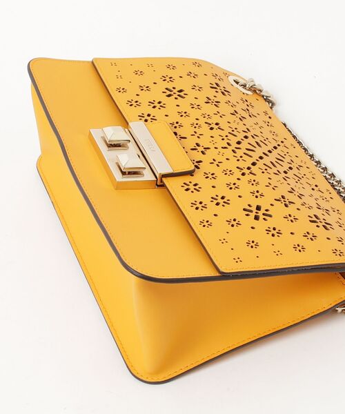 フルラ　ショルダーバッグ　イエロー FURLA（フルラ） ショルダーバッグ - イエロー レディース : ZOZOTOWN