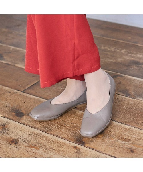 ing（イング） パンプス 「サスティナブルシリーズ」Vカットフラット