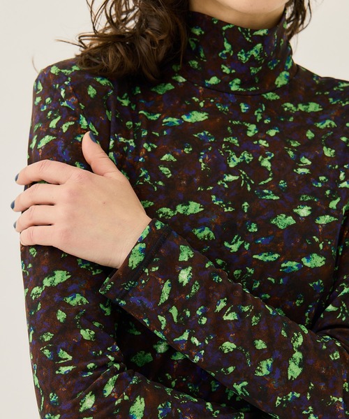 TOGA（トーガ） tシャツ 「TOGA PULLA(トーガプルラ)」プリント