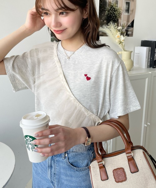 moment+ tシャツ ワンポイントハート刺繍チュールマルチフリル付き半袖