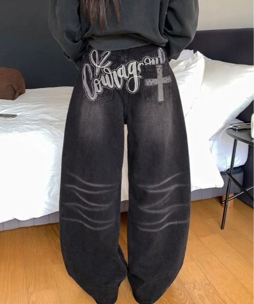 69様 ジーンズ デニム デニムパンツ ペイント ロゴ ルーズ ワイド