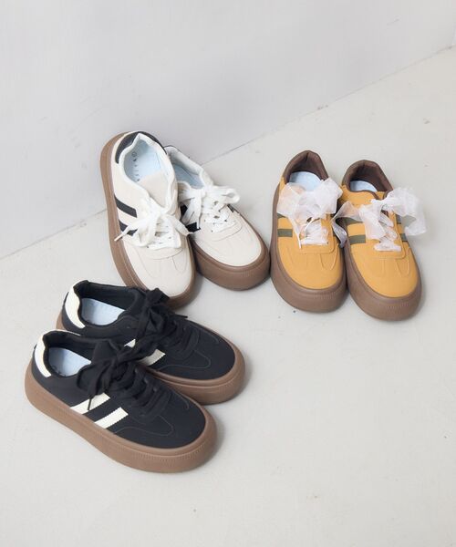 「RETRO GIRL」 ローカットスニーカー MEDIUM オフホワイト レディース_画像2