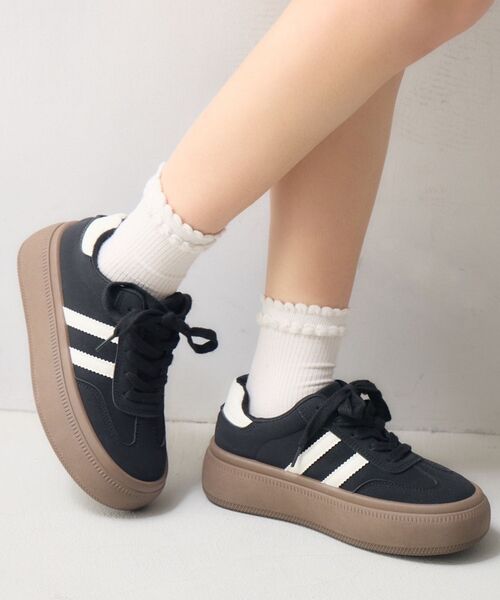 「RETRO GIRL」 ローカットスニーカー MEDIUM オフホワイト レディース_画像3