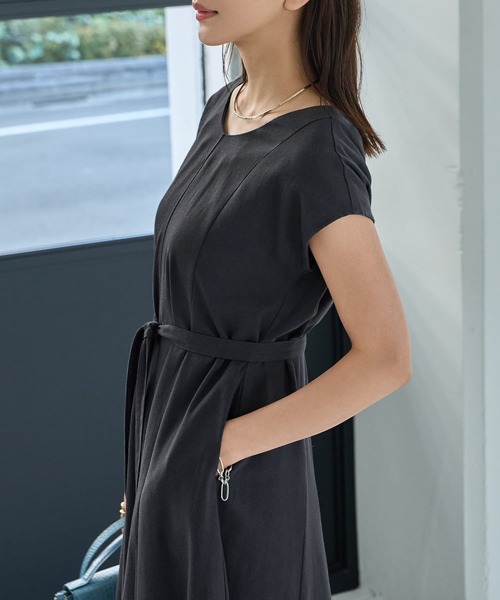 タグ付き 美品 ディープVネックAラインワンピース ボンディング加工 セール】ディープVネックAラインワンピース（ジャンパースカート