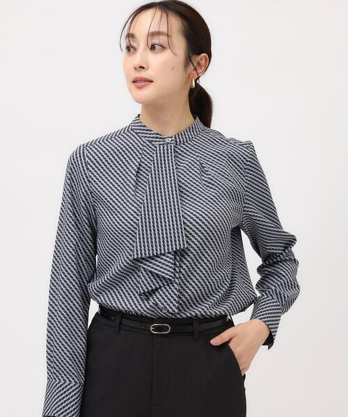 タグ付き新品　幾何学ブラウス 通勤スーツ/入卒/セレモニー】幾何学柄プリントブラウス（シャツ