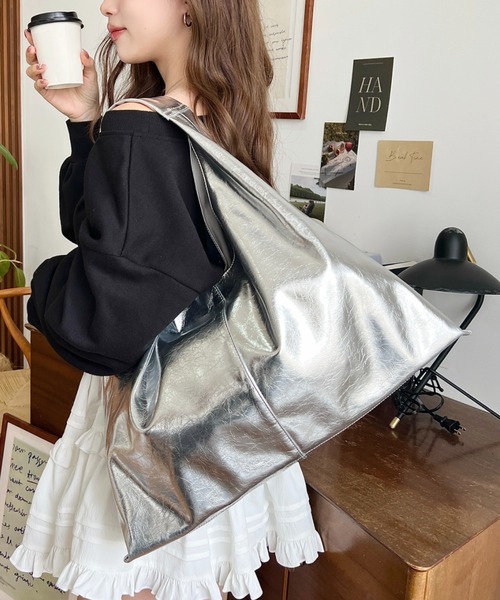 トートバッグ ワンハンドルトライアングルメタリックレザートート