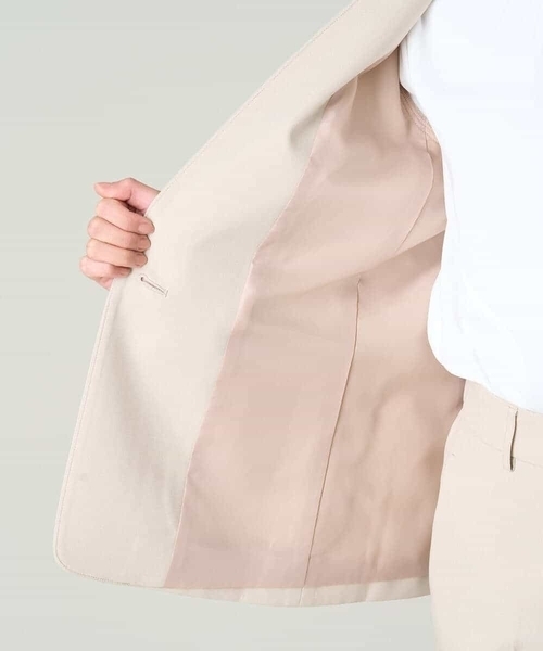 美品☘　a.v.v 　セットアップスーツ ノーカラー 洗える　ストレッチ a.v.v スーツ 「洗濯機で洗える/ストレッチ」メランジドライノー