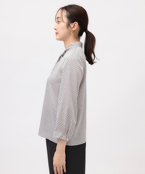 UNTITLED ブラウス シャツ 「通勤スーツ/入卒/セレモニー」幾何