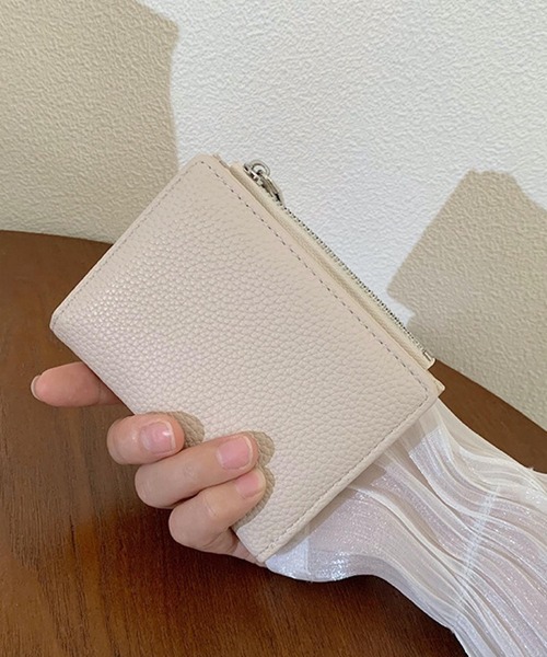 JIMMY CHOO（ジミーチュウ） スタースタッズ 二つ折り 財布 - ゴールド