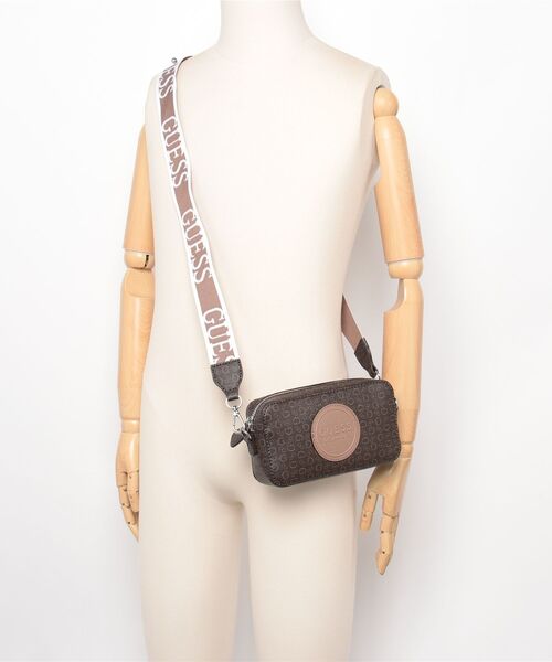 GUESS（ゲス） ショルダーバッグ バッグ FLEURA Bxd Mini Camera Xbody