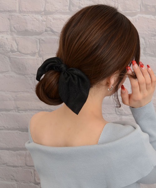 ■BEAUTY&YOUTH別注アイテム■ リボンベルベットシュシュ/ネイビー 岡本（okamoto）のスタッフボイス｜ユナイテッドアローズ公式