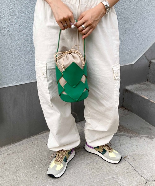 Casselini グリーン ハンドバッグ　新品 Casselini ハンドバッグ Casselini(キャセリーニ)モチーフ