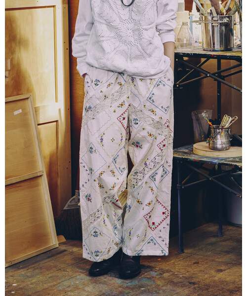 Freada（フリーダ） パンツ フラワーハンカチ刺繍パンツ レディース