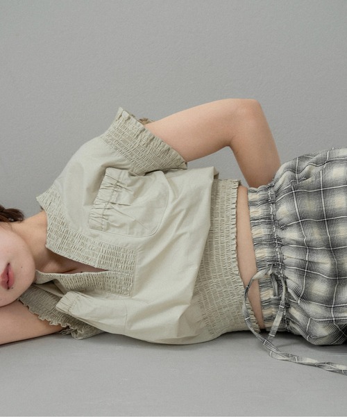 lawgy シャーリングポケットポイントベストブラウス smoke ivory lawgy（ラウジー） ブラウス シャツ 半袖 shirring pocket point vest