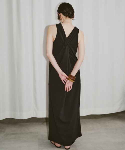 バックツイスト ロングワンピース ワンピース Back twisted desing long dress / バックツイストデザイン