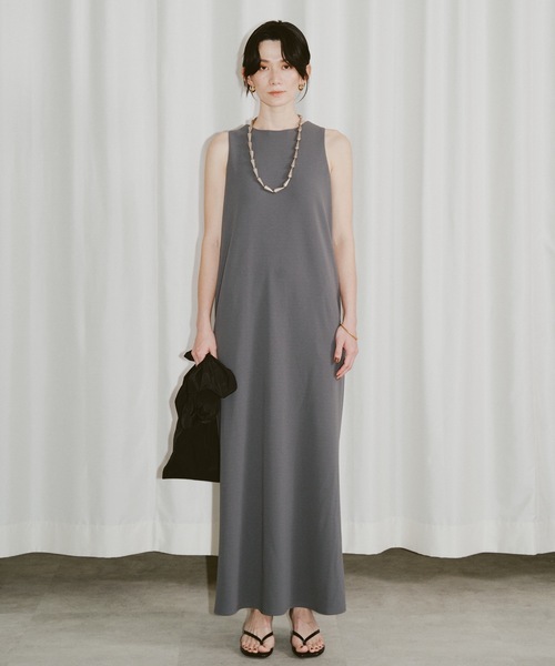 バックツイスト ロングワンピース ワンピース Back twisted desing long dress / バックツイストデザイン
