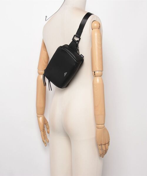 waku（ワク） ショルダーバッグ 「waku/ワク」レザースクエア