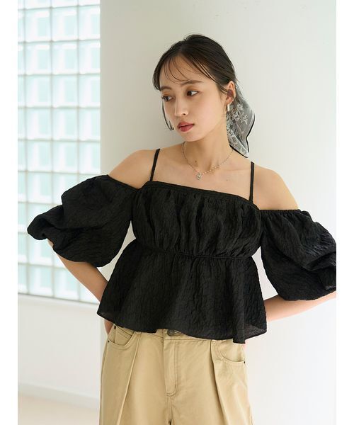 SNIDEL オフショルフリルブラウス　黒　新品タグ無し SNIDEL ブラウス シャツ オフショルフリルブラウス レディース