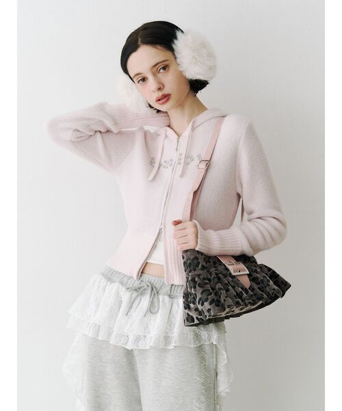 新品♥︎chestyビジューパーカー Chesty - チェスティ ビジューパーカー♡の通販 by eye｜チェスティー