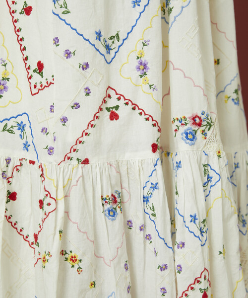 Freada（フリーダ） ワンピース フラワーハンカチ刺繍キャミドレス