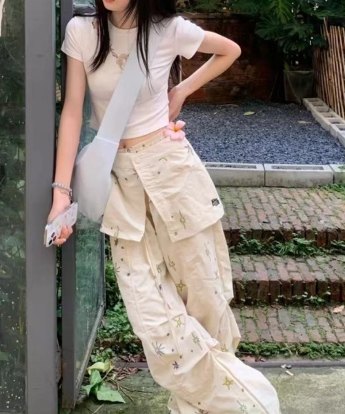 ロゴパッチワイドレッグカーゴパンツ Achic カーゴパンツ ワイドレッグカーゴパンツ レディース