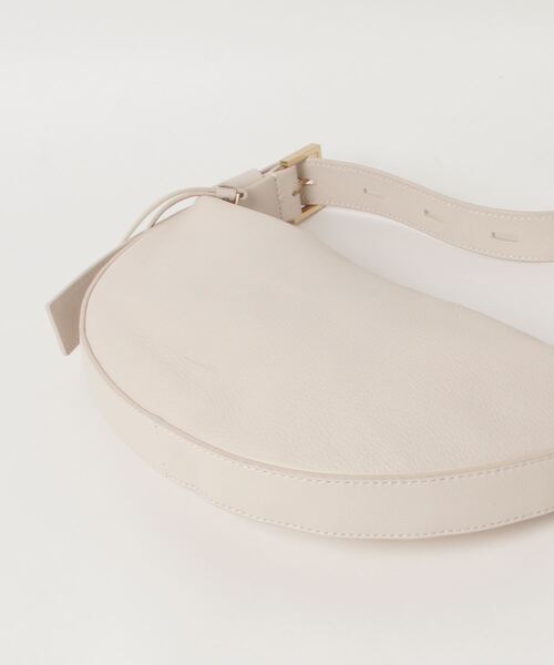 ショルダーバッグ バッグ HALF MOON LEATHER CROSSBODY BAG | ハーフ ムーン レザー クロスボディ バッグ レディースの画像