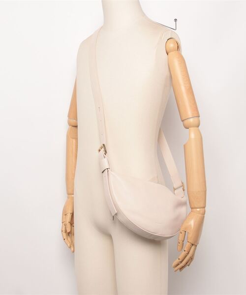ショルダーバッグ バッグ HALF MOON LEATHER CROSSBODY BAG | ハーフ ムーン レザー クロスボディ バッグ レディースの画像
