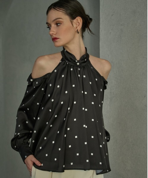 ERADIE（エラディエ） ブラウス シャツ Halter neck Open shoulder 【新品】ERADIE◎ターネックオープンショルダーブラウス