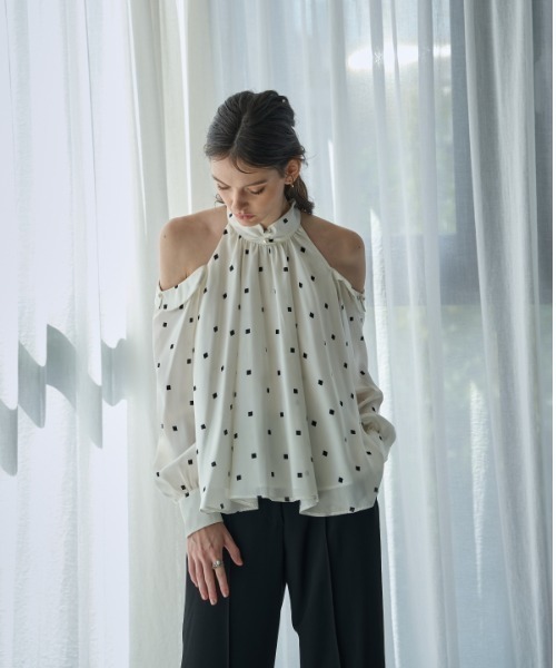 ERADIE（エラディエ） ブラウス シャツ Halter neck Open shoulder