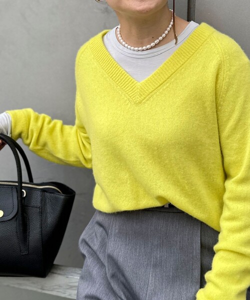 Ｖネックスリーブレスニットプルオーバー　イエロー Vネックスリーブレスニットプルオーバー イエロー