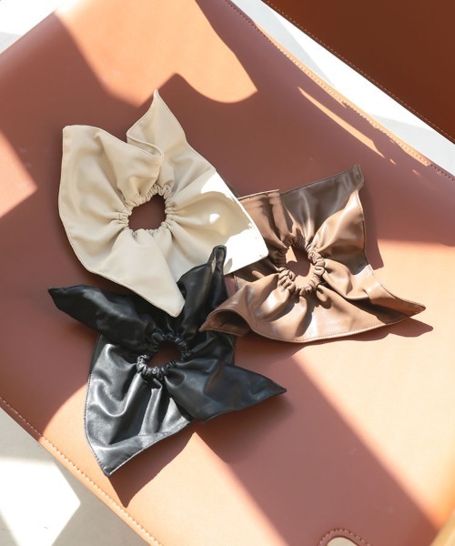 at. シュシュ 「at.」レザーライクスクエアシュシュ : ZOZOTOWN Yahoo