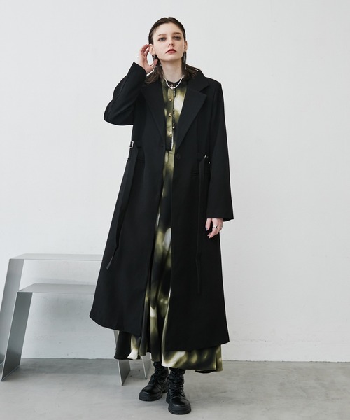【極美品】ロング丈 シヴァーライズ ベルト付 トレンチコート 光沢ブラック 色気 MONOe トレンチコート コート 「美シルエット」サイドベルトロング